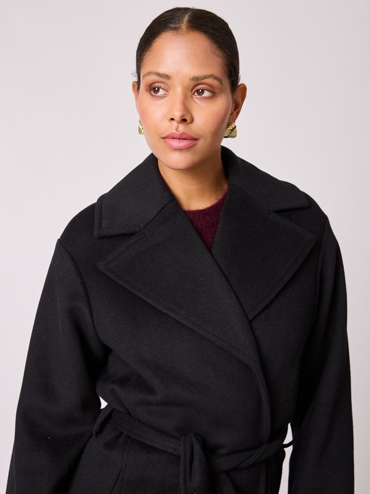 Simone kåpe 7512265_ID2-BLU-A25-Modell-Front_chn=vic_2410_Simone kåpe ID2.jpg_Front||Front