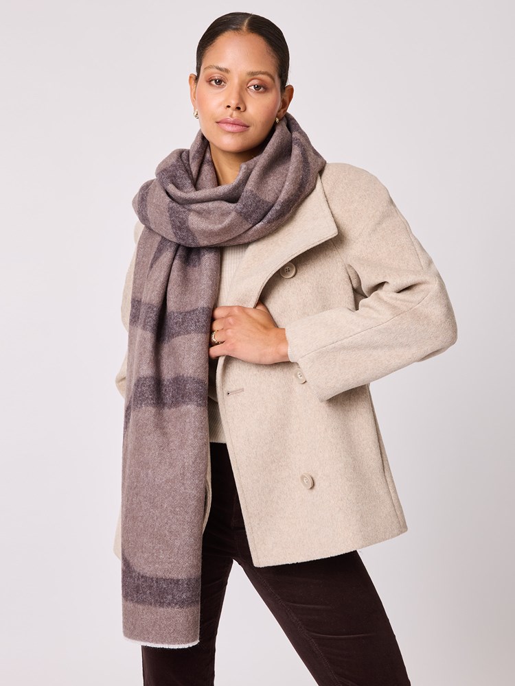 Mody ullskjerf 7512270_APL-BLU-A25-Modell-Front_chn=vic_2977.jpg_Front||Front