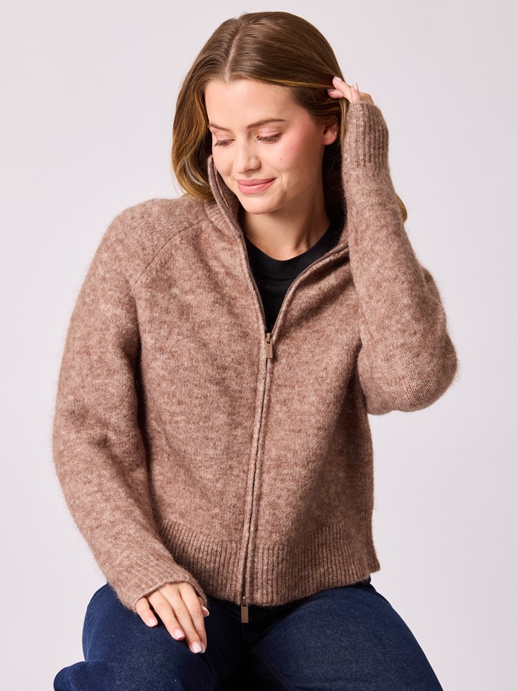 Carmela cardigan 7512344_AHG-DONNA-A25-Front_3029_Carmela cardigan AHG_Carmela cardigan AHG 7512344.jpg_Front