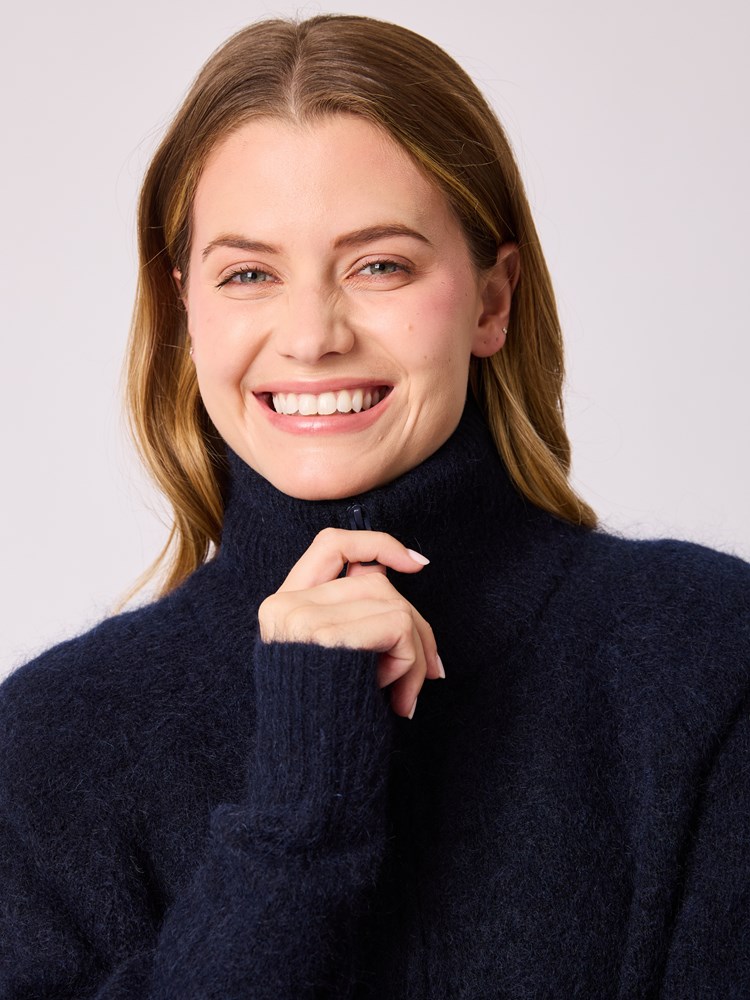 Carmela cardigan 7512344_EM6-DONNA-A25-Front_4786_Carmela cardigan EM6_Carmela cardigan EM6 7512344.jpg_Front||Front
