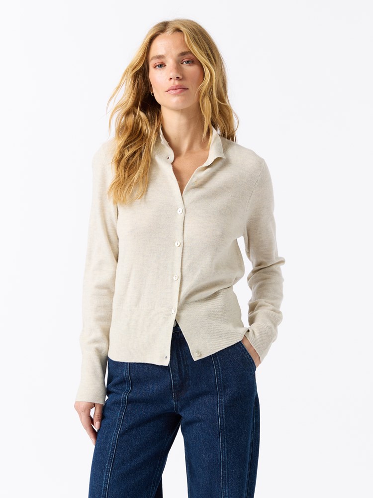 Manel cardigan i merinoull 7512415_IEB_Jean Paul_Manel Cardigan_A25 (1)_Manel cardigan IEB_Manel cardigan IEB 7512415_Manel cardigan i merinoull IEB_Manel cardigan i merinoull IEB 7512415.jpg_