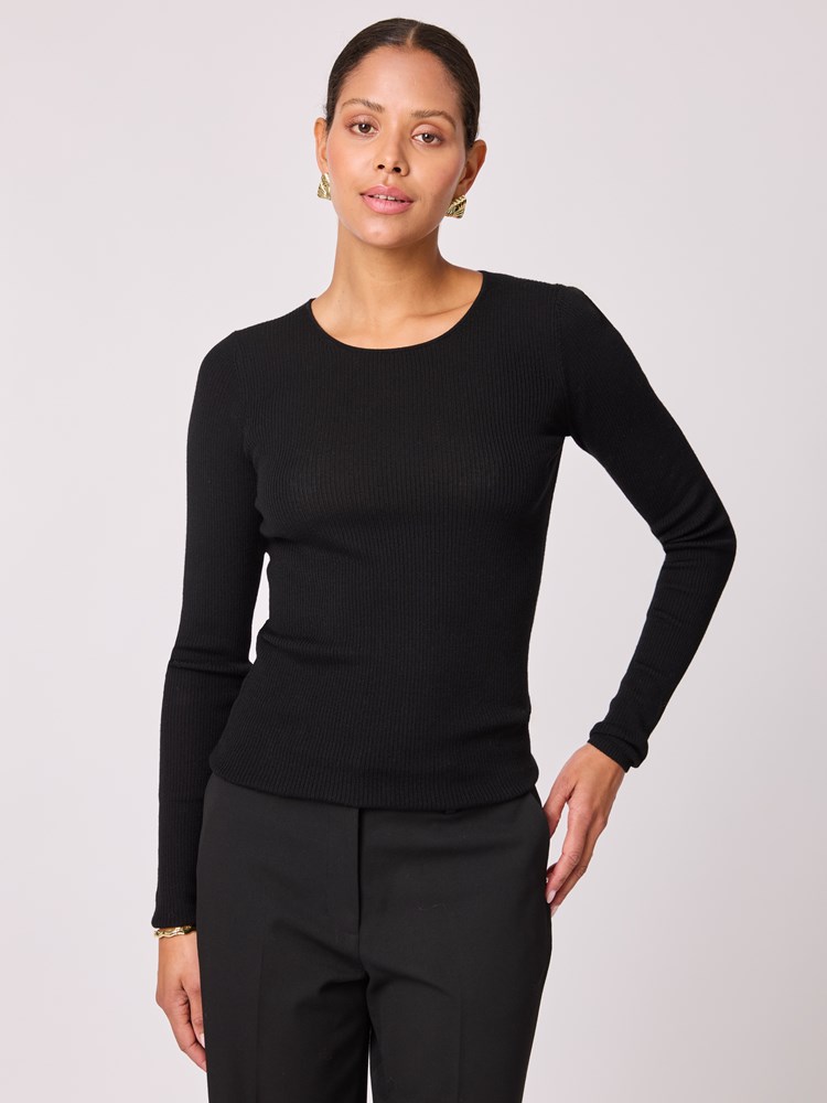 Micah rib rundhals 7512454_ID2-BLU-A25-Modell-Front_chn=vic_6749_Micah rib rundhals ID2.jpg_Front||Front
