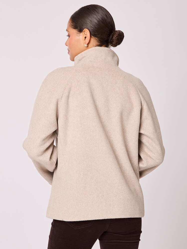 Aggie jakke 7512467_AMA-BLU-A25-Modell-Front_chn=vic_1512_Aggie jakke AMA.jpg_Front||Front