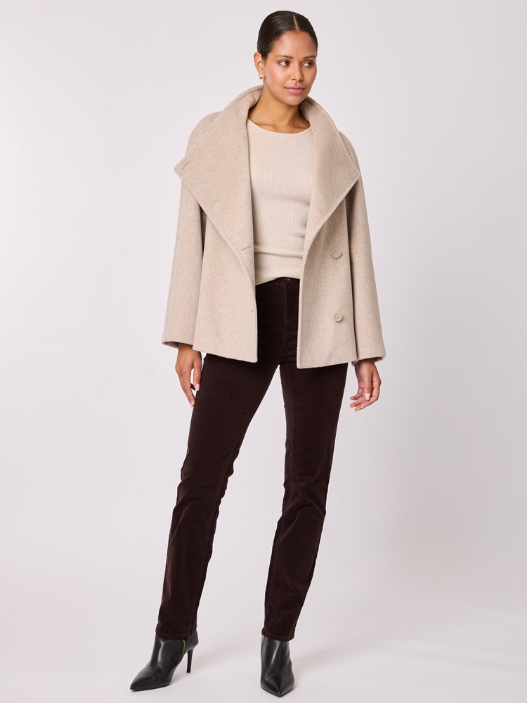 Aggie jakke 7512467_AMA-BLU-A25-Modell-Front_chn=vic_7033_Aggie jakke AMA.jpg_Front||Front