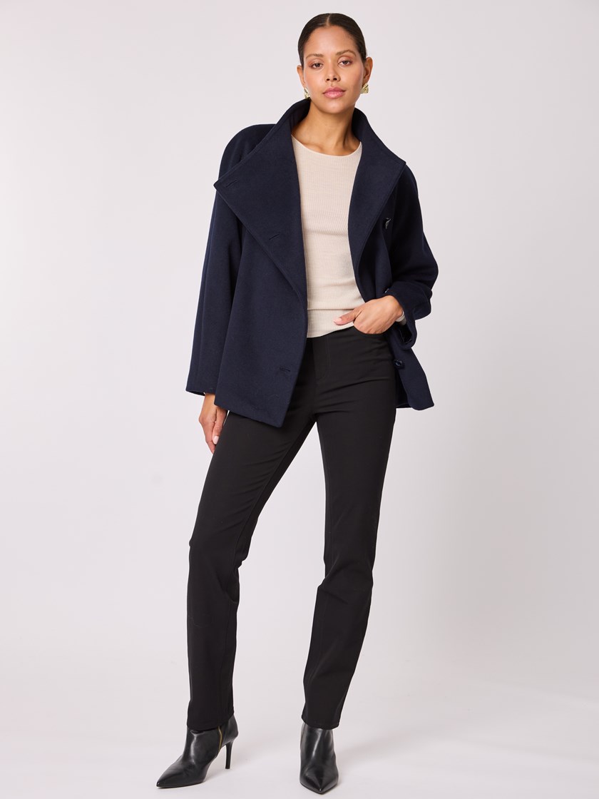 7512467 EM6 7512467_EM6-BLU-A25-Modell-Front_chn=vic_7689_Aggie jakke EM6.jpg_Front||Front
