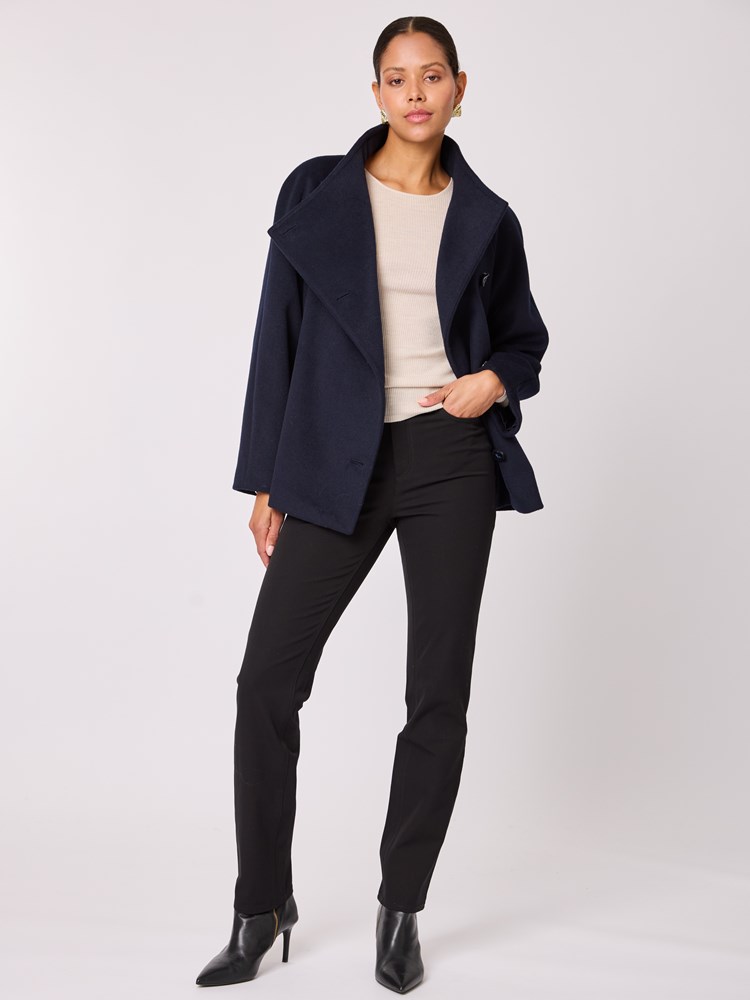 Aggie jakke 7512467_EM6-BLU-A25-Modell-Front_chn=vic_7689_Aggie jakke EM6_Aggie jakke EM6 7512467.jpg_Front||Front