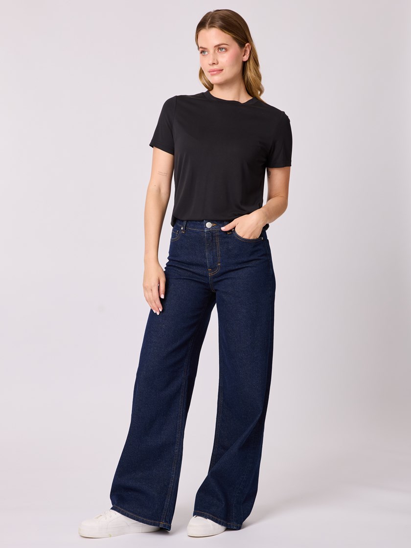 7512583 ID2 7512583_ID2-DONNA-A25-Front_9981_Lisa t-skjorte.jpg_Front