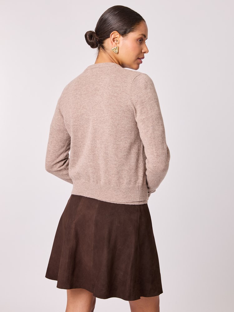 Sofia merinocardigan 7512671_S88-BLU-A25-Modell-Front_chn=vic_8009_Sofia merinocardigan S88.jpg_Front||Front