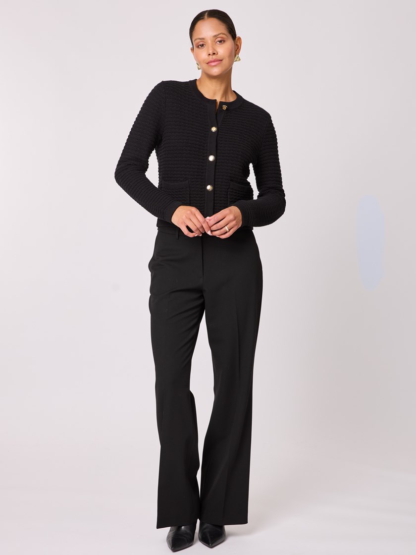 7512710 ID2 7512710_ID2-BLU-A25-Modell-Front_chn=vic_3791_Adaelin cardigan ID2.jpg_Front||Front