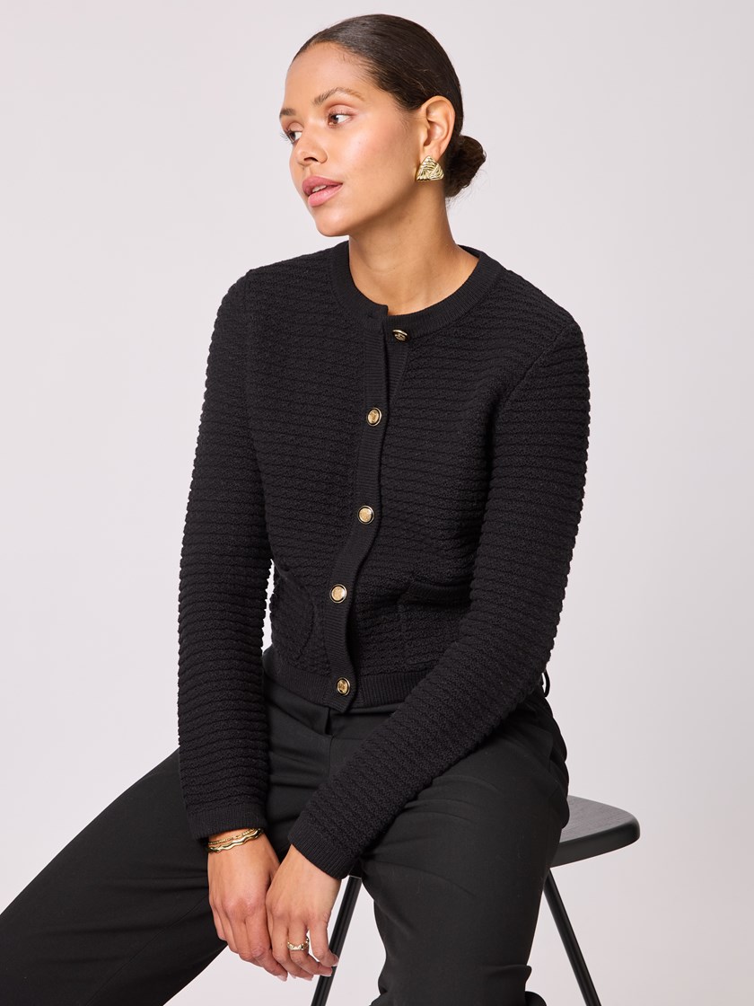 7512710 ID2 7512710_ID2-BLU-A25-Modell-Front_chn=vic_5588_Adaelin cardigan ID2.jpg_Front||Front