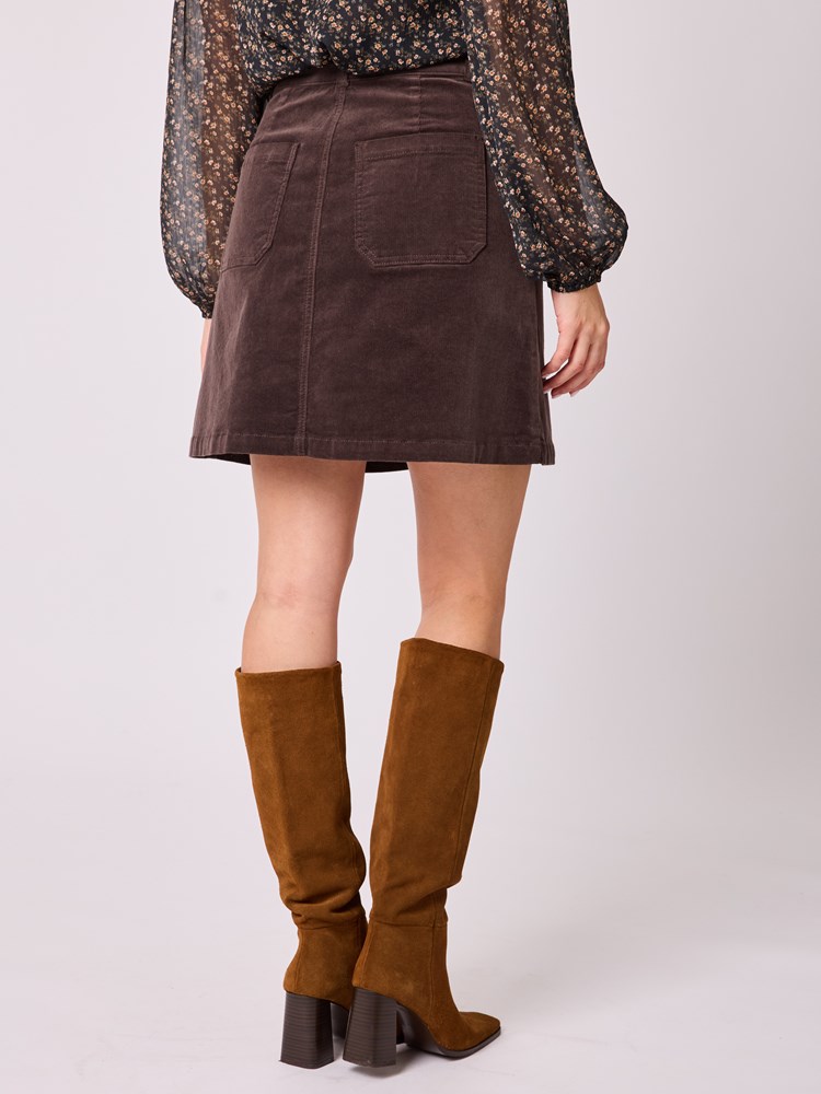 Wilma cordskjørt 7512721_AIE-MELL-A25-Modell-Front_chn=vic_1753_Wilma cordskjørt AIE.jpg_Front||Front