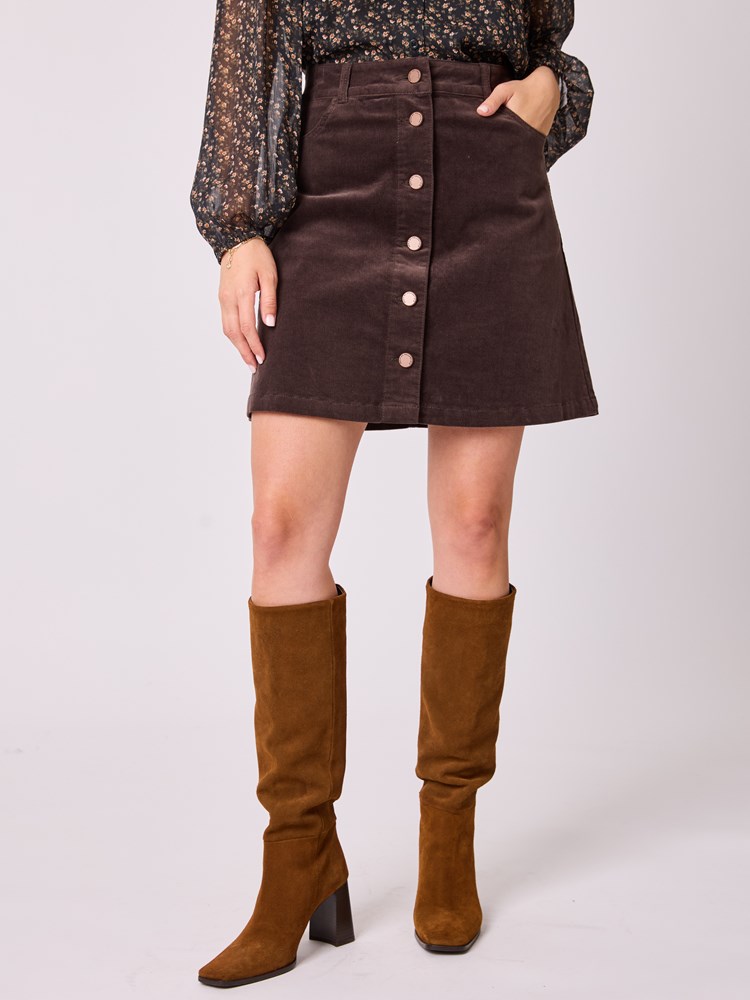 Wilma cordskjørt 7512721_AIE-MELL-A25-Modell-Front_chn=vic_2253.jpg_Front||Front