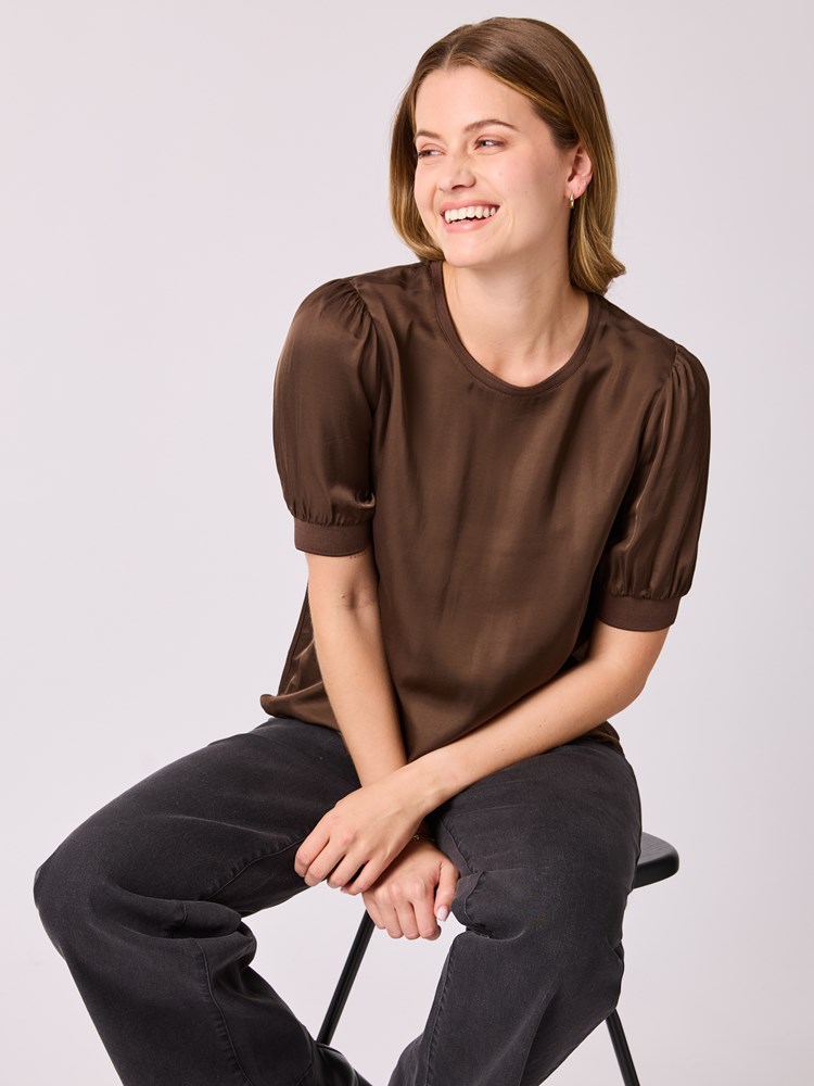 Kimmy topp 7512723_C20-MELL-A25-Modell-Front_chn=vic_3823_Kimmy topp C20.jpg_Front||Front