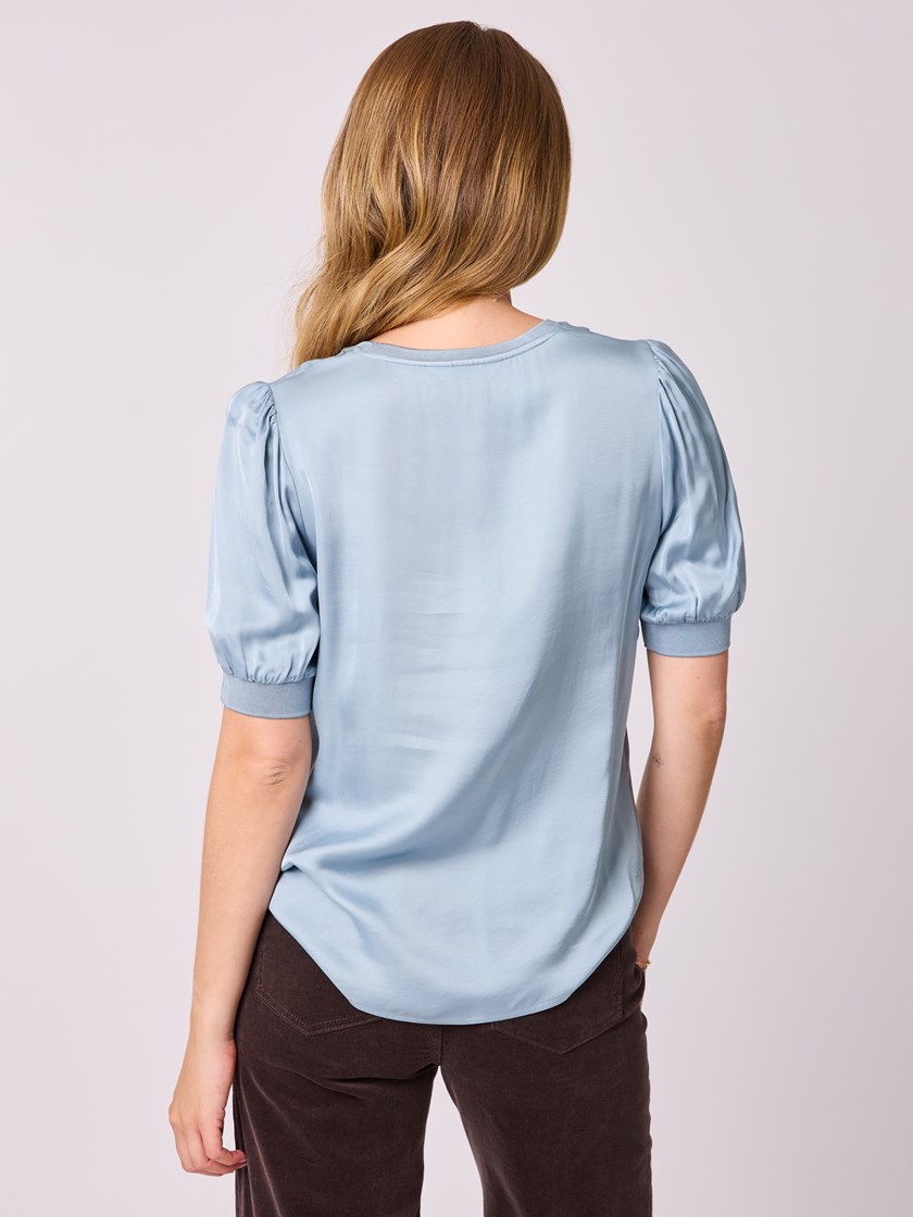 7512723 EAT 7512723_EAT-MELL-A25-Modell-Front_chn=vic_5055_Kimmy topp EAT.jpg_Front||Front
