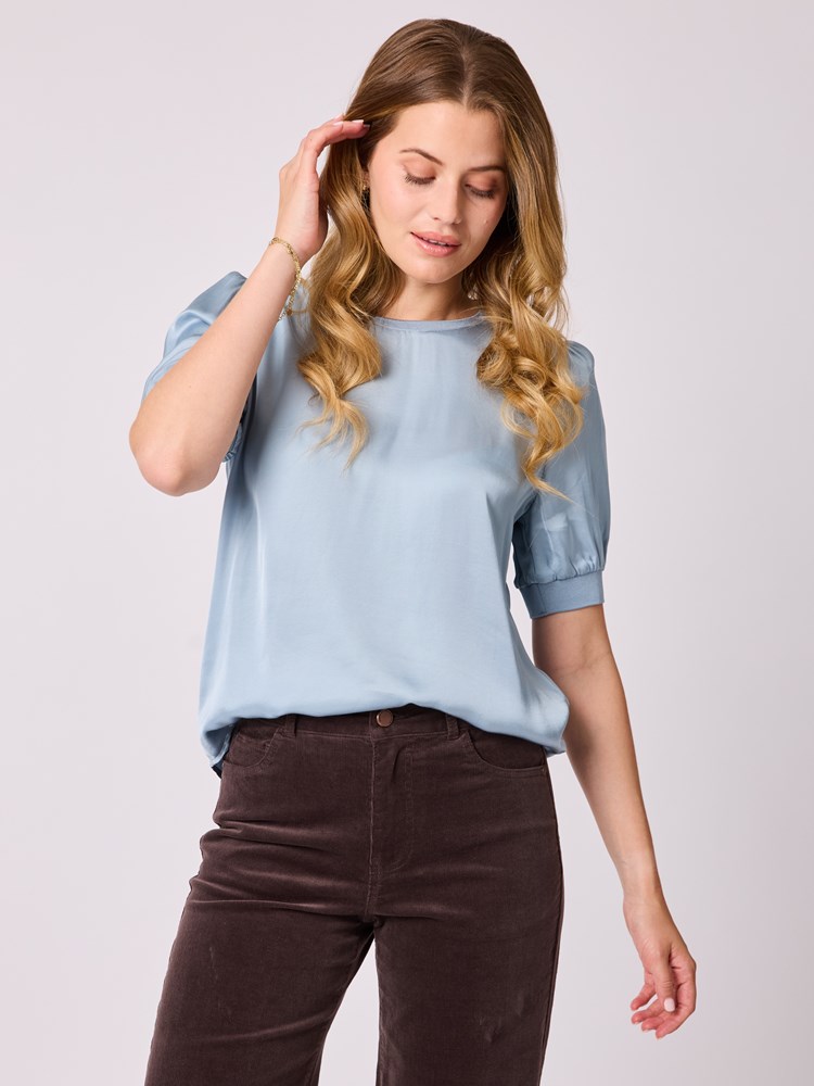 Kimmy topp 7512723_EAT-MELL-A25-Modell-Front_chn=vic_9902_Kimmy topp EAT_Kimmy topp EAT 7512723.jpg_Front||Front