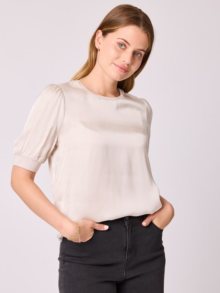 Kimmy topp 7512723_I2Z-MELL-A25-Modell-Front_chn=vic_7882_Kimmy topp I2Z_Kimmy topp I2Z 7512723.jpg_Front||Front