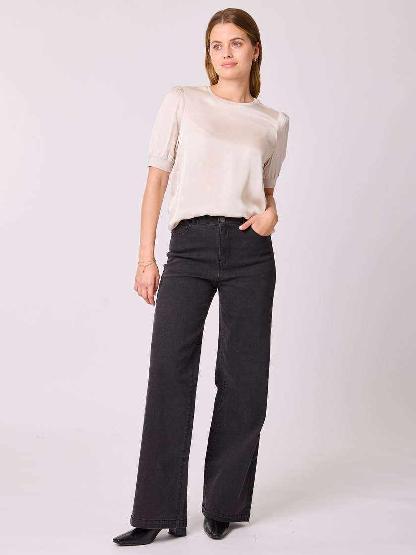 7512723 I2Z 7512723_I2Z-MELL-A25-Modell-Front_chn=vic_8827_Kimmy topp I2Z.jpg_Front||Front