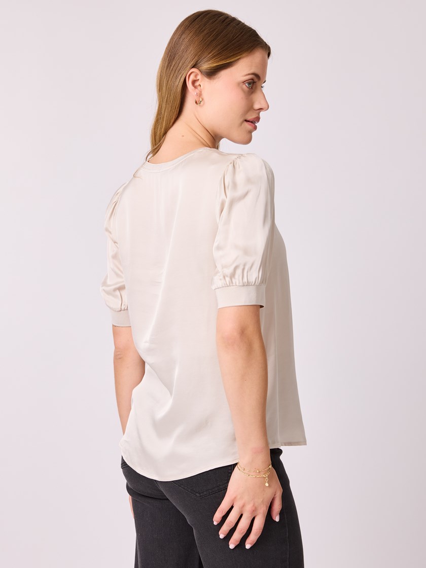 7512723 I2Z 7512723_I2Z-MELL-A25-Modell-Front_chn=vic_9232_Kimmy topp I2Z.jpg_Front||Front