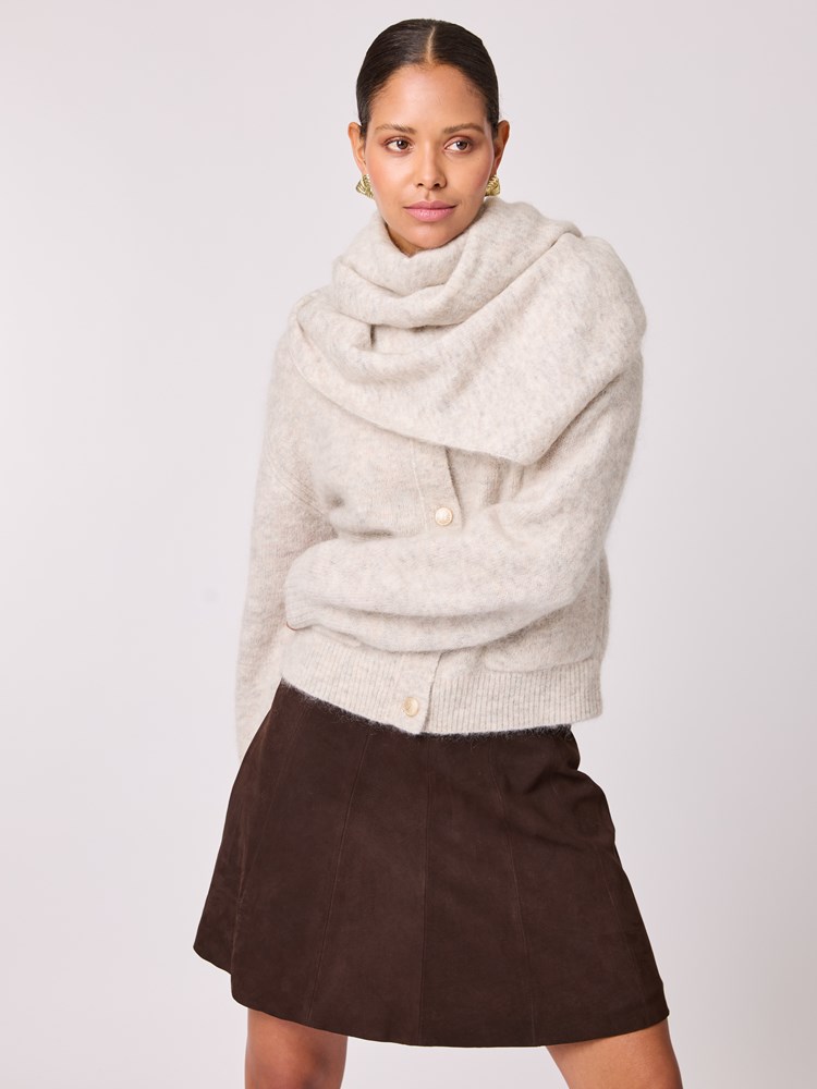 Angelina cardigan 7512724_AMA-BLU-A25-Modell-Front_chn=vic_6469.jpg_Front||Front