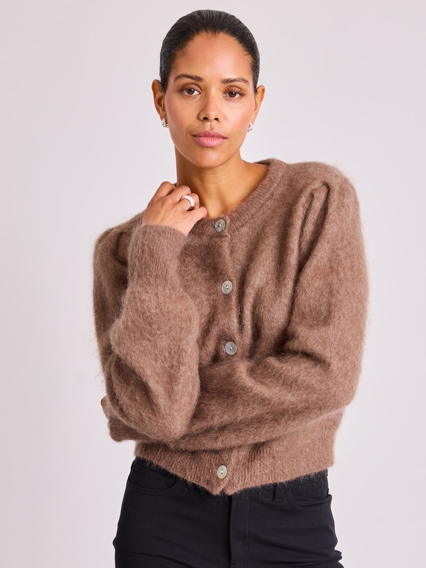 7512737 AP2 7512737_AP2-BLU-S26-Modell-Front_chn=vic_8283_Violet cardigan AP2.jpg_Front