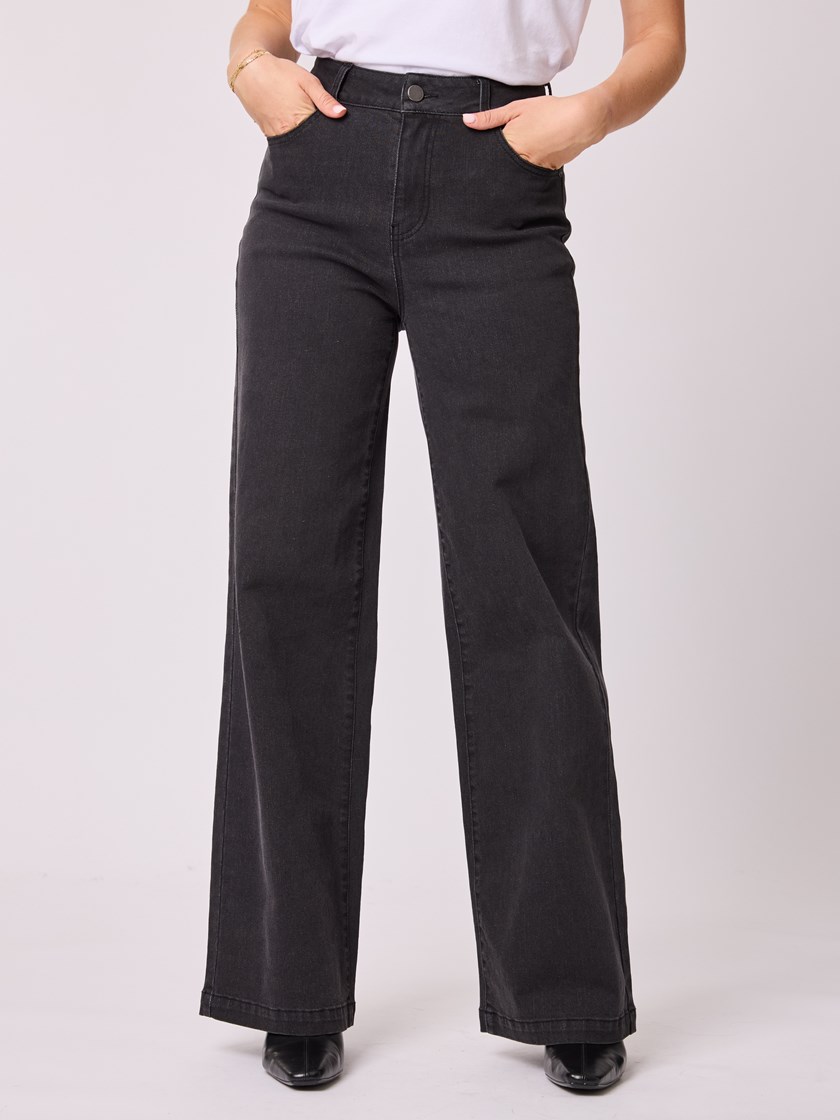7512738 C31 7512738_C31-MELL-A25-Modell-Front_chn=vic_4722_Wilma jeans C31.jpg_Front||Front