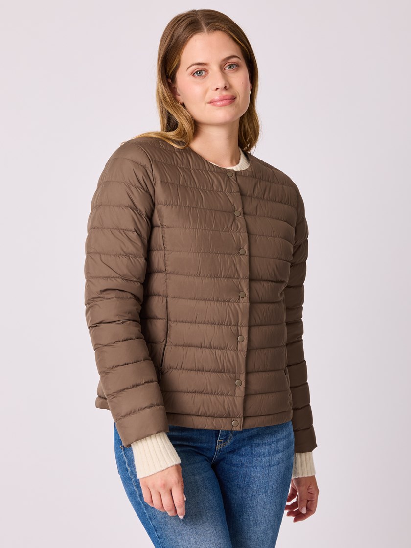 7512753 AIE 7512753_AIE-MELL-A25-Modell-Front_chn=vic_4095_Julia dunjakke AIE.jpg_Front||Front