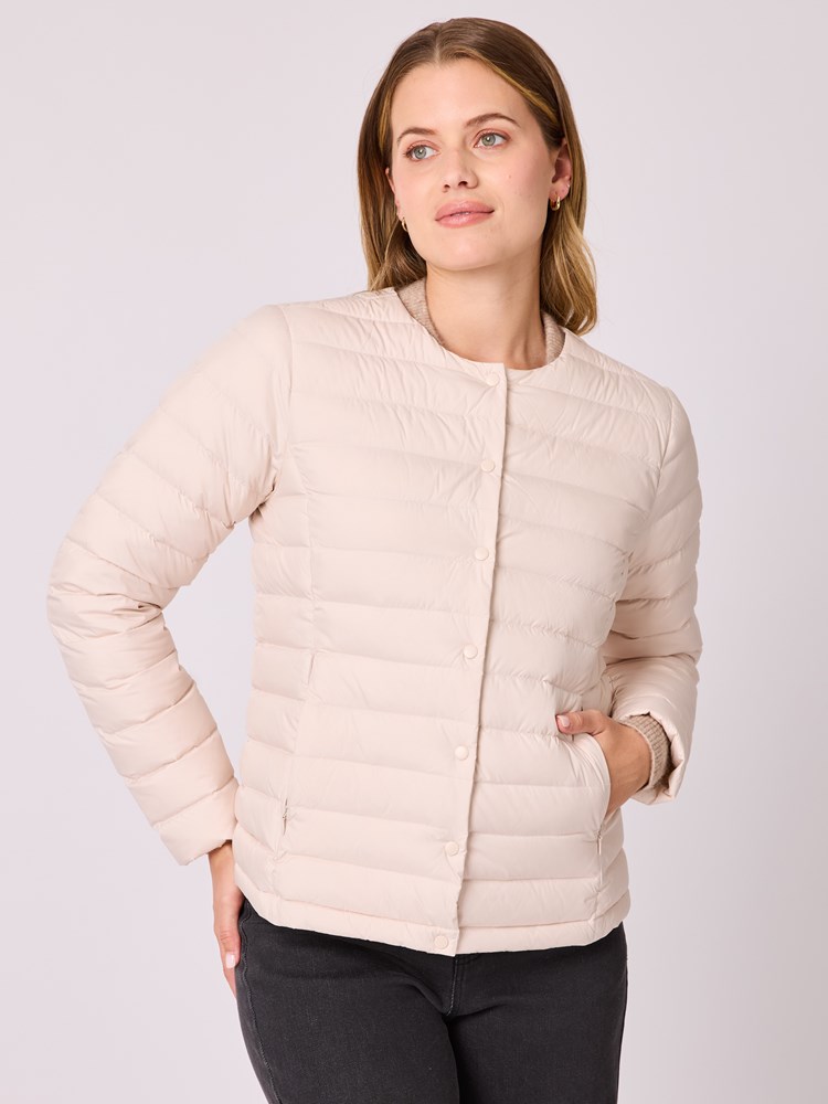 Julia dunjakke 7512753_S76-MELL-A25-Modell-Front_chn=vic_3802_Julia dunjakke S76.jpg_Front||Front