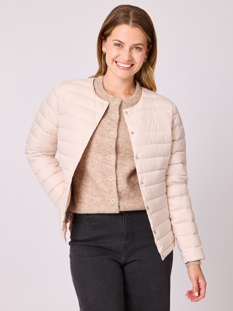 Julia dunjakke 7512753_S76-MELL-A25-Modell-Front_chn=vic_499_Julia dunjakke S76.jpg_Front||Front