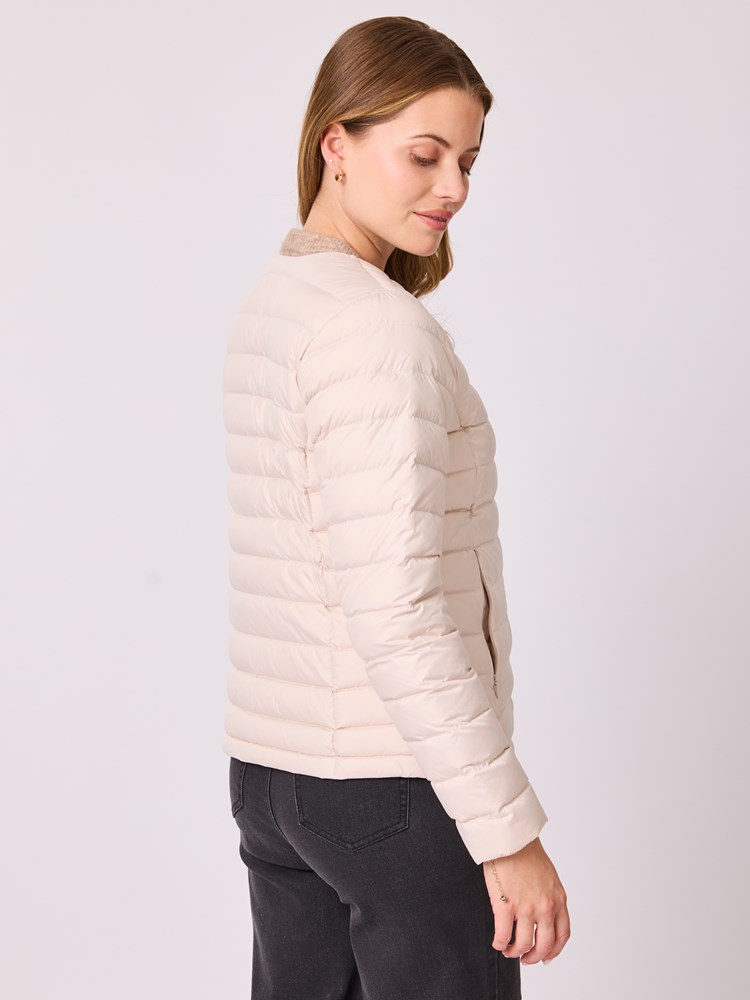 Julia dunjakke 7512753_S76-MELL-A25-Modell-Front_chn=vic_5329_Julia dunjakke S76.jpg_Front||Front