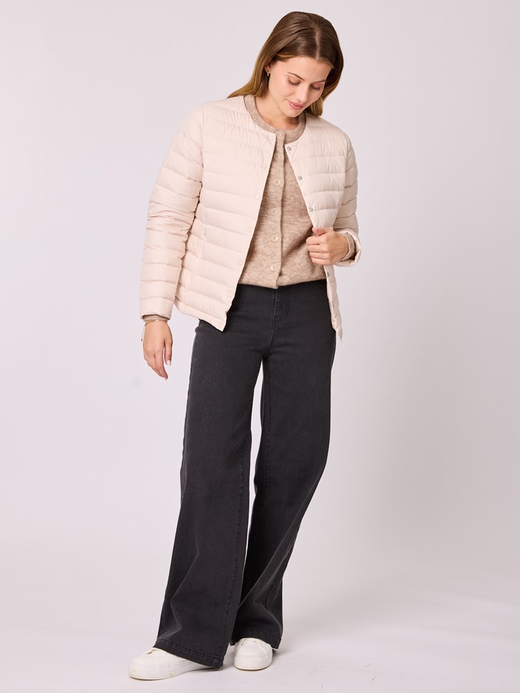 Julia dunjakke 7512753_S76-MELL-A25-Modell-Front_chn=vic_9867_Julia dunjakke S76.jpg_Front||Front