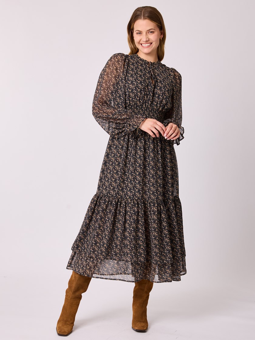 7512771 ID2 7512771_ID2-MELL-A25-Modell-Front_chn=vic_549_Celine kjole ID2.jpg_Front||Front