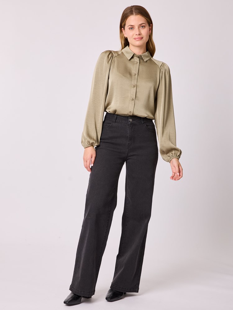 Brielle bluse 7512816_ABI-MELL-A25-Modell-Front_chn=vic_1321_Brielle bluse ABI_Brielle bluse ABI 7512816.jpg_Front||Front