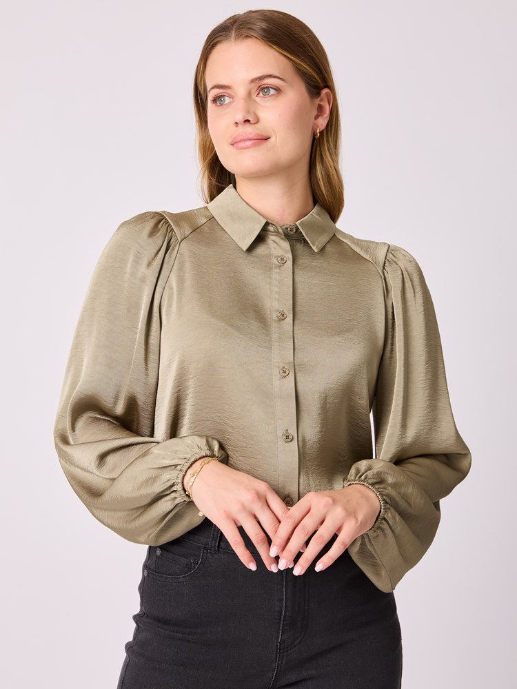 Brielle bluse 7512816_ABI-MELL-A25-Modell-Front_chn=vic_6613_Brielle bluse ABI_Brielle bluse ABI 7512816.jpg_Front||Front