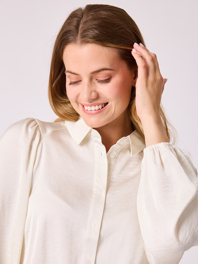 Brielle bluse 7512816_I2O-MELL-A25-Modell-Front_chn=vic_2432_Brielle bluse I2O_Brielle bluse I2O 7512816.jpg_Front||Front