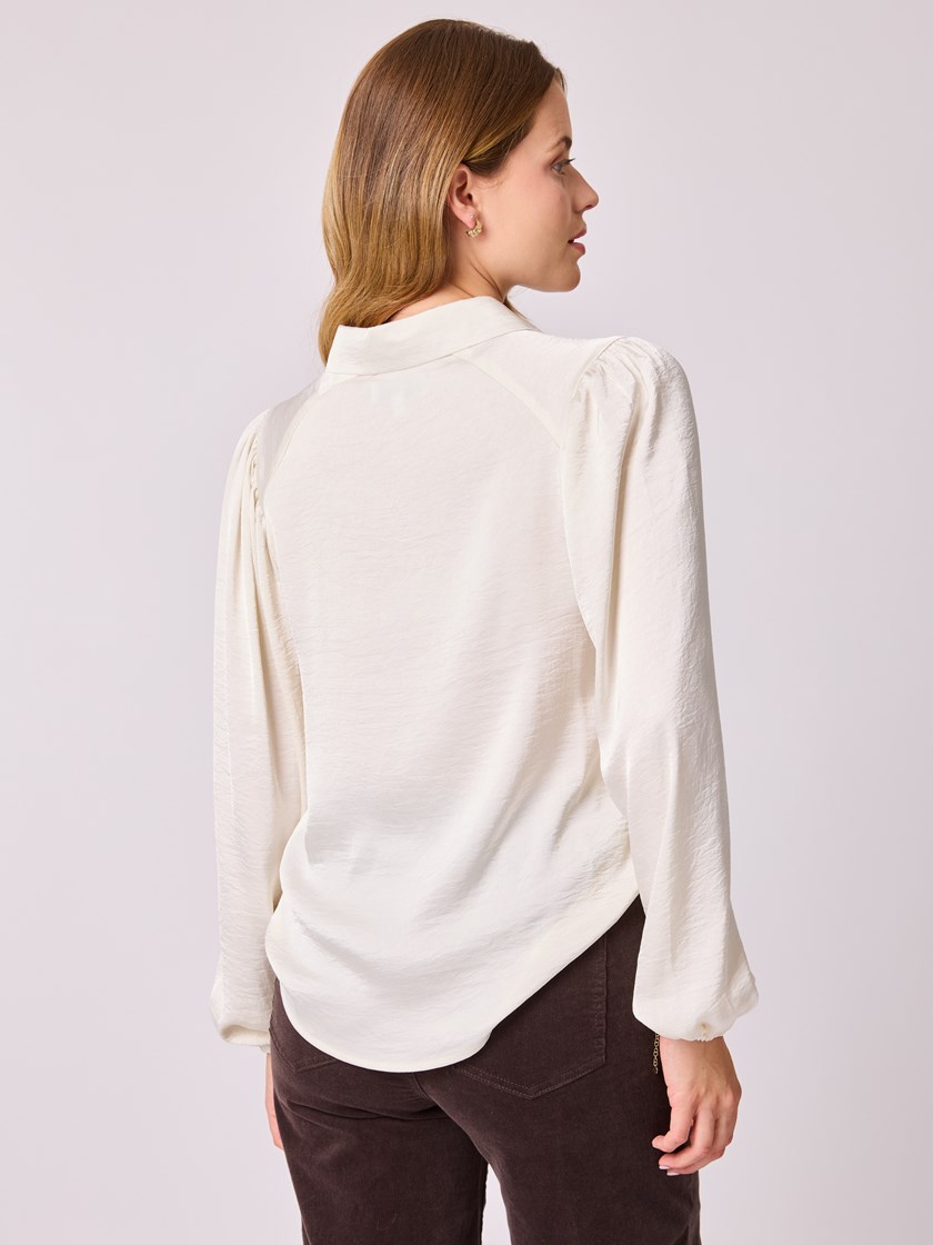 7512816 I2O 7512816_I2O-MELL-A25-Modell-Front_chn=vic_2882_Brielle bluse I2O.jpg_Front||Front
