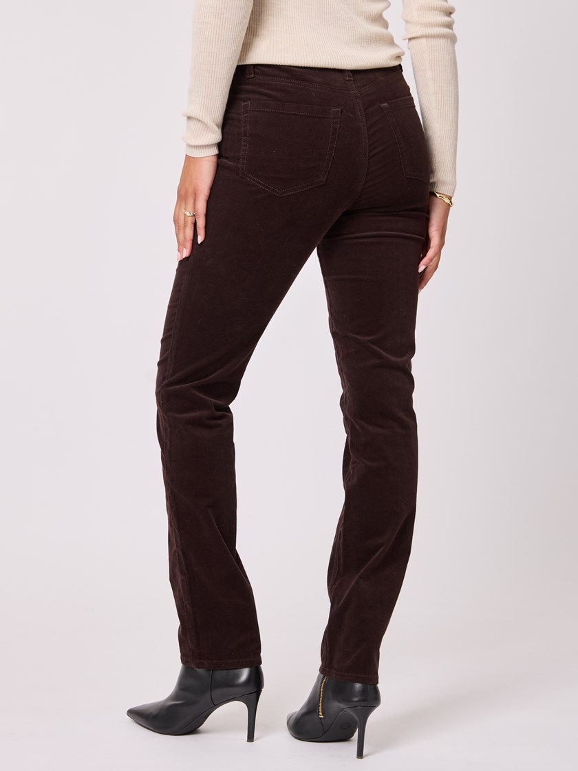 7512817 AIJ 7512817_AIJ-BLU-A25-Modell-Front_chn=vic_3875_Kannika cordbukse AIJ.jpg_Front||Front