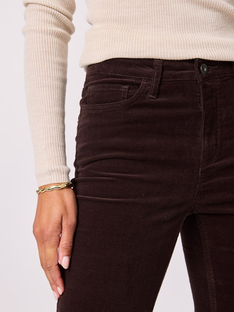 Kannika cordbukse 7512817_AIJ-BLU-A25-Modell-Front_chn=vic_4600_Kannika cordbukse AIJ.jpg_Front||Front