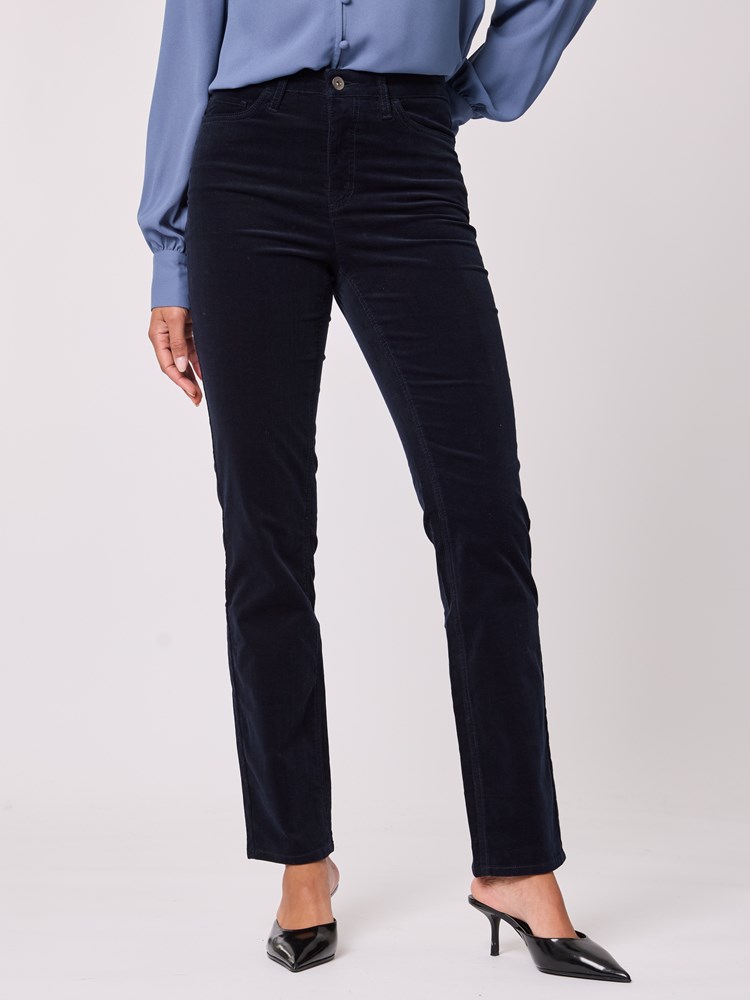 Kannika cordbukse 7512817_EM6-BLU-A25-Modell-Front_chn=vic_4136_Kannika cordbukse EM6.jpg_Front||Front