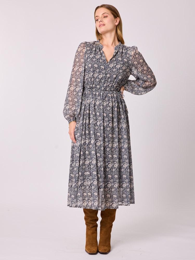 Josephine kjole 7512831_EM6-MELL-A25-Modell-Front_chn=vic_2131.jpg_Front||Front