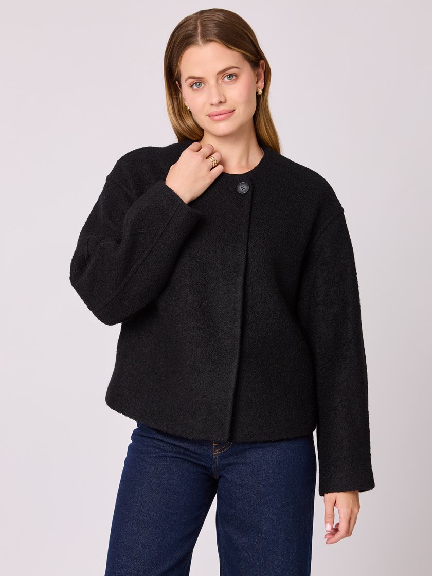 7512833 ID2 7512833_ID2-DONNA-A25-Front_8670_Lourdes Jakke ID2.jpg_Front