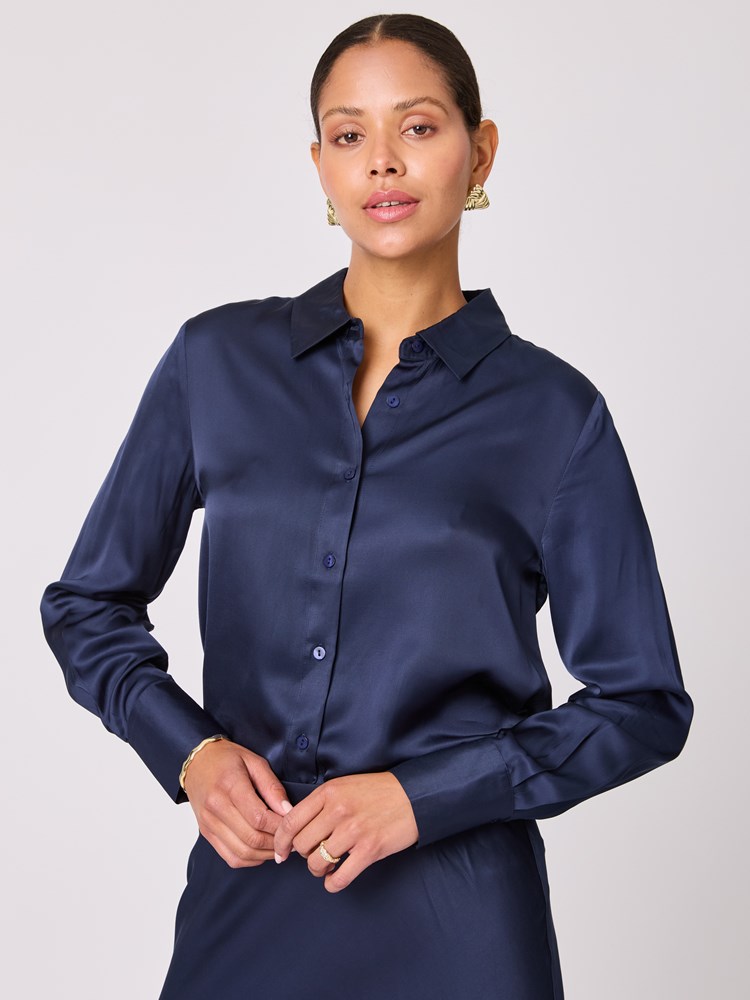 Gina skjorte 7512834_EM6-BLU-A25-Modell-Front_chn=vic_7364_Gina skjorte EM6.jpg_Front||Front