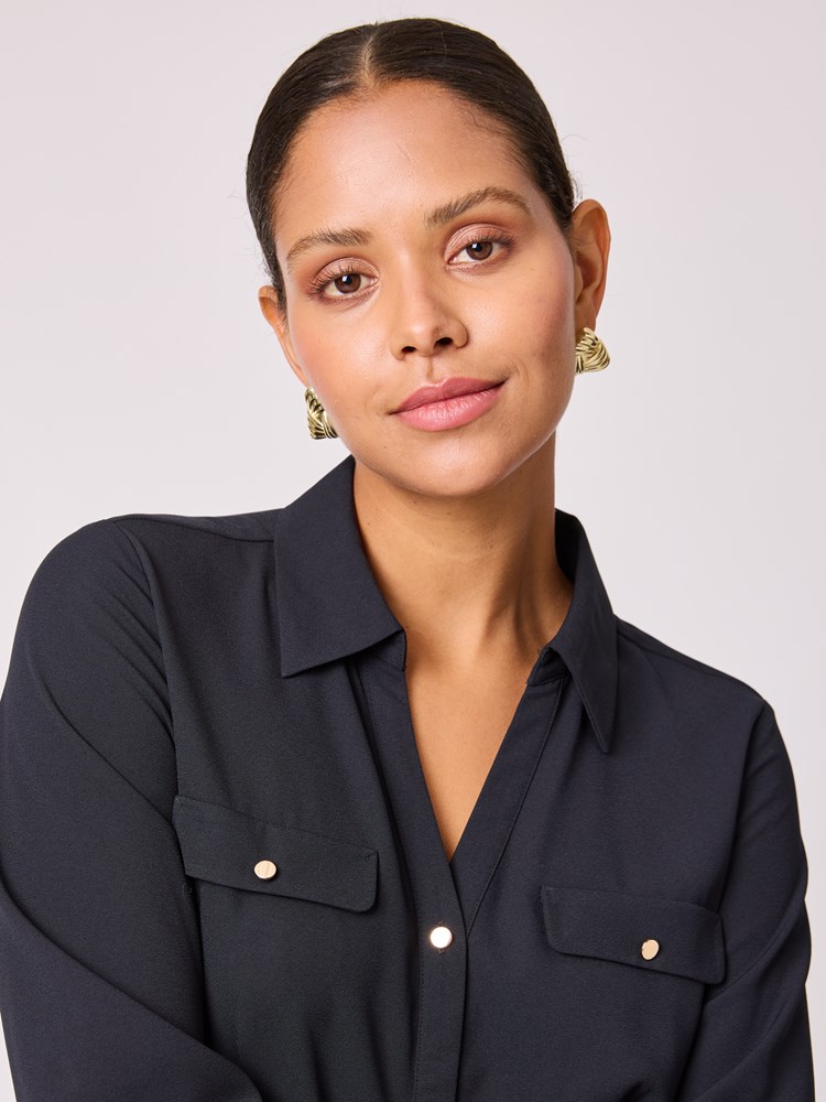 Tara skjortekjole 7512847_EM6-BLU-A25-Modell-Front_chn=vic_3613_Tara skjortekjole EM6_Tara skjortekjole EM6 7512847.jpg_Front