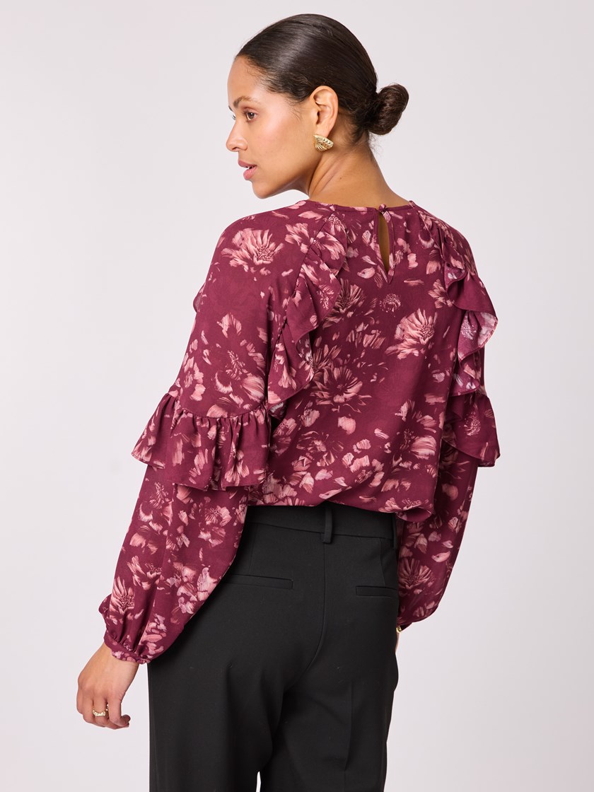 7512858 AJX 7512858_AJX-BLU-A25-Modell-Front_chn=vic_2241_Cherie bluse AJX.jpg_Front||Front