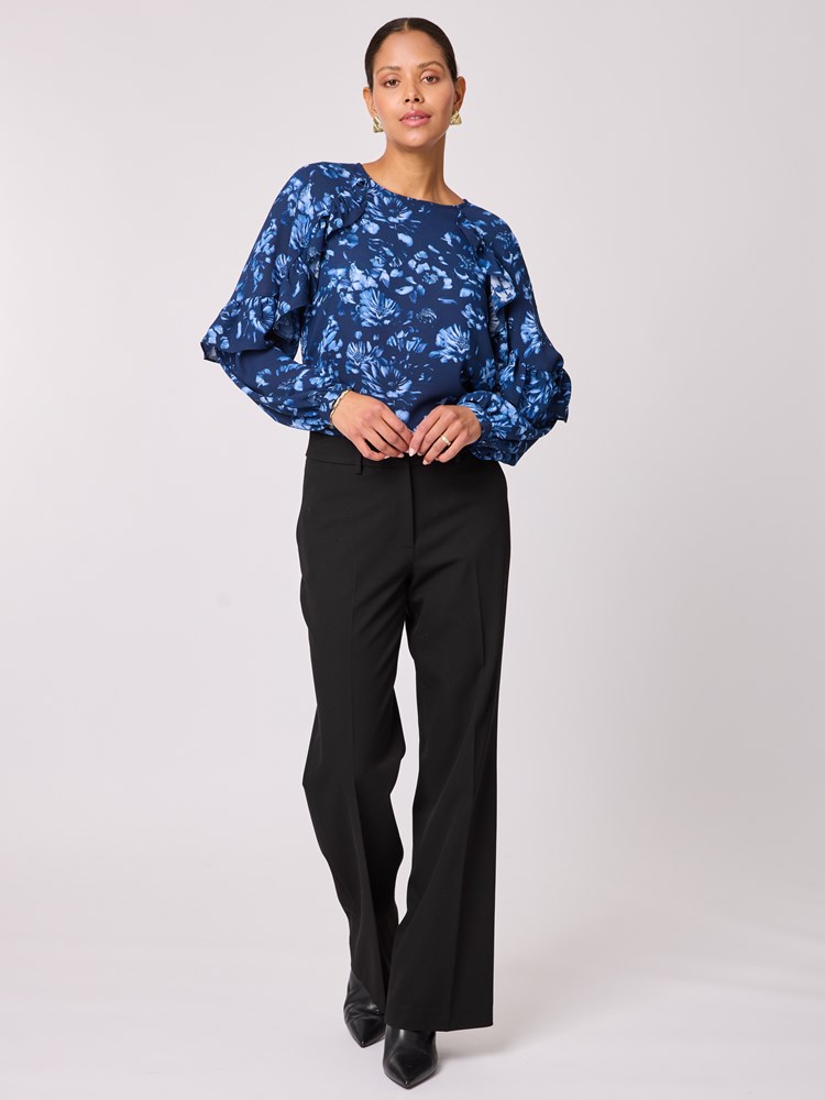 Cherie bluse 7512858_EM6-BLU-A25-Modell-Front_chn=vic_2917.jpg_Front||Front
