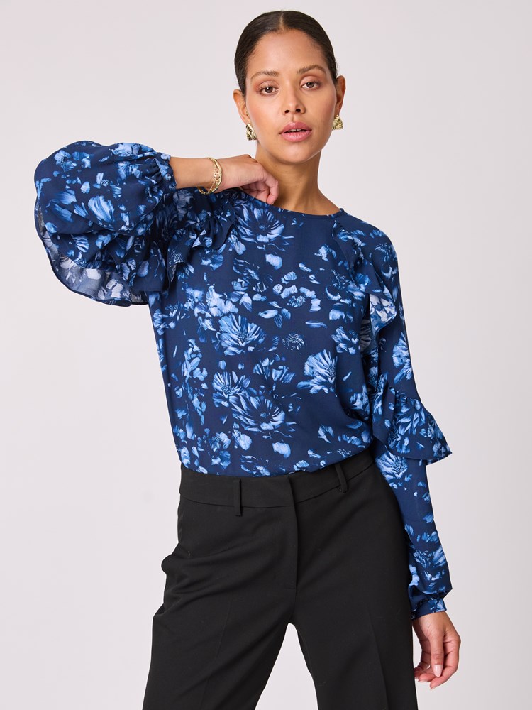 Cherie bluse 7512858_EM6-BLU-A25-Modell-Front_chn=vic_7444.jpg_Front||Front