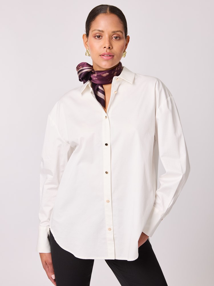 Belice silkeskjerf 7512887_AJX-BLU-A25-Modell-Front_chn=vic_5767_Belice silkeskjerf AJX_Belice silkeskjerf AJX 7512887.jpg_Front||Front