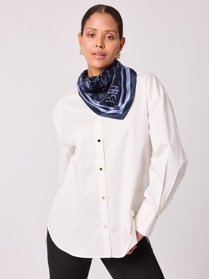 7512887 EM6 7512887_EM6-BLU-A25-Modell-Front_chn=vic_4146_Belice silkeskjerf EM6.jpg_Front||Front