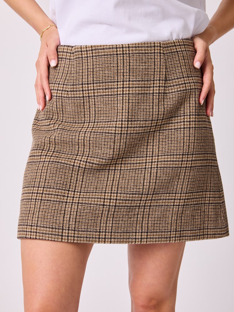 Linn skjørt 7512892_AIE-MELL-A25-Modell-Front_chn=vic_5108_Linn skjørt AIE.jpg_Front||Front