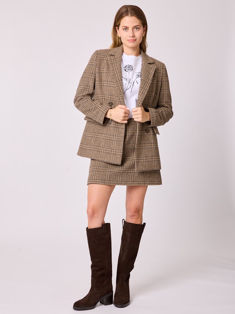 Linn skjørt 7512892_AIE-MELL-A25-Modell-Front_chn=vic_6591_Linn skjørt AIE.jpg_Front||Front