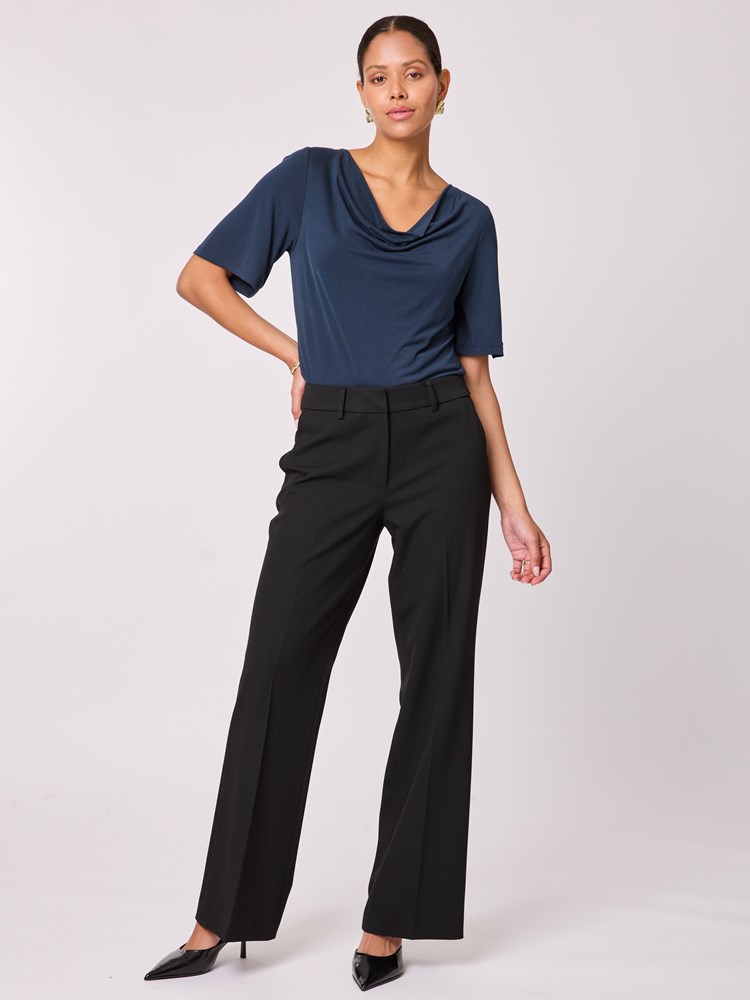 Blake kortermet topp 7512915_EM1-BLU-A25-Modell-Front_chn=vic_632.jpg_Front||Front